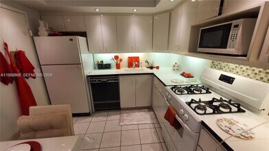 Building Photo - 2030 S Ocean Dr