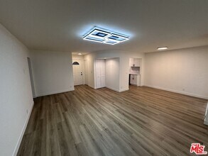 Building Photo - 314 S Clark Dr