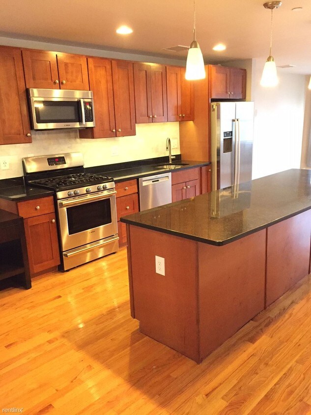 Primary Photo - 3 br, 2.5 bath Duplex - 387 Hyde Park Ave # 2