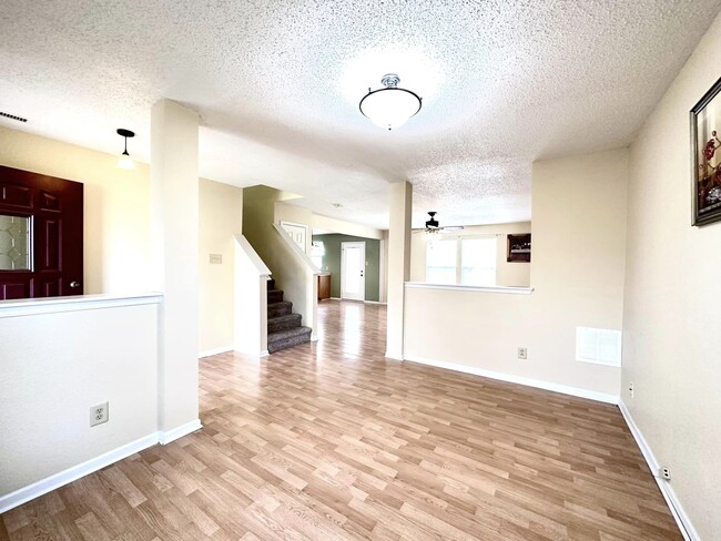Building Photo - 6622 Front Point Dr