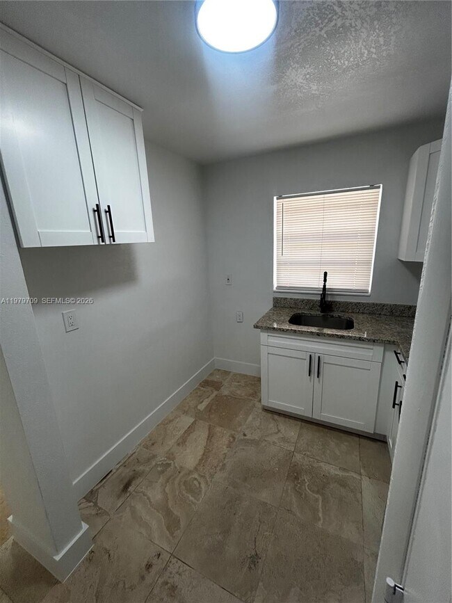 Foto del edificio - 916 SW 10th St