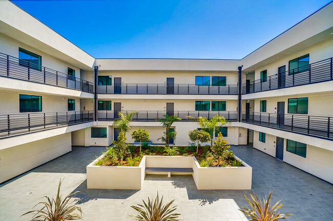 Building Photo - Tyrone Villas at Van Nuys