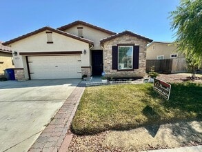 Building Photo - 2487 N Mountainside Dr