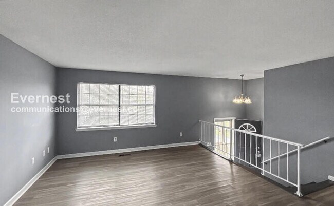 Foto del edificio - 7012 Windcrest Ln