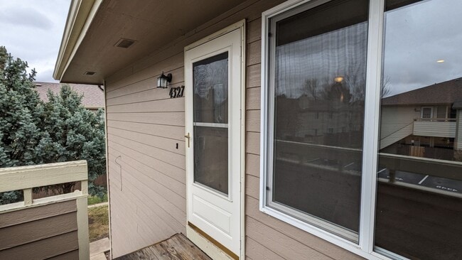 2 bed 1 Bath Townhome Available Now - 2 bed 1 Bath Townhome Available Now