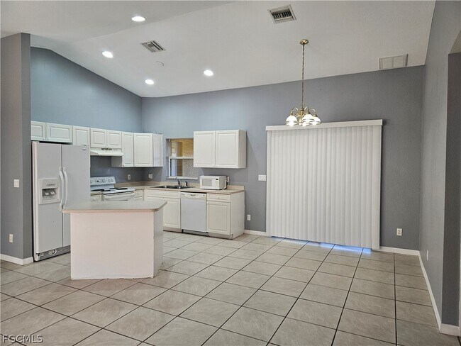 Foto del edificio - 133 Theodore Vail St E