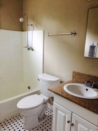 Interior Photo - Cottages D Caroline Atlas