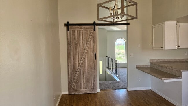 Foto del edificio - 1561 N Mink Farm Rd