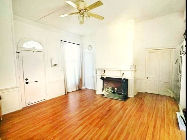 Photo - 197 Spring St House