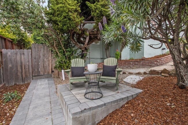 Building Photo - 16026 Selborne Dr