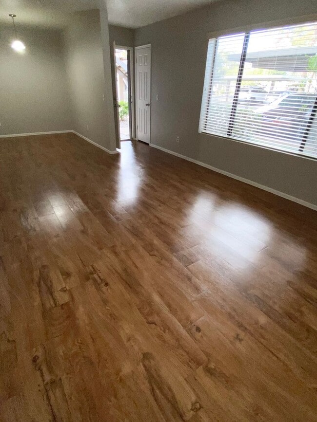Building Photo - Spacious Two Bedroom Two Bath Condo in Tempe