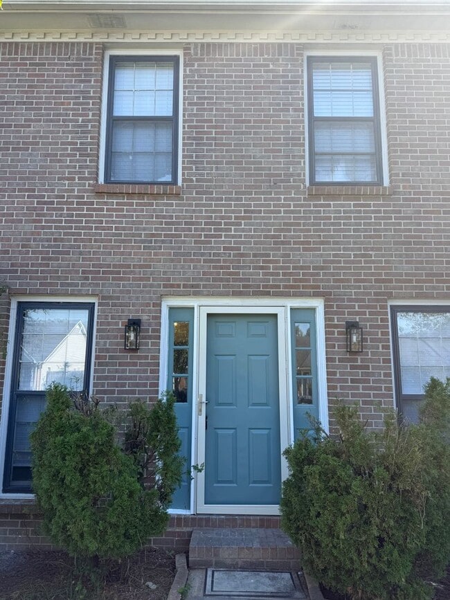 Building Photo - 2928 Frost Dr SW