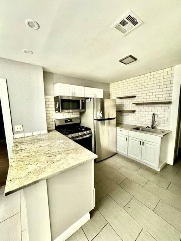 Foto del edificio - 5309 W 11th St