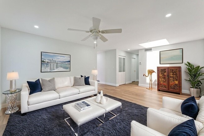 Foto del edificio - 8860 Rheims Rd