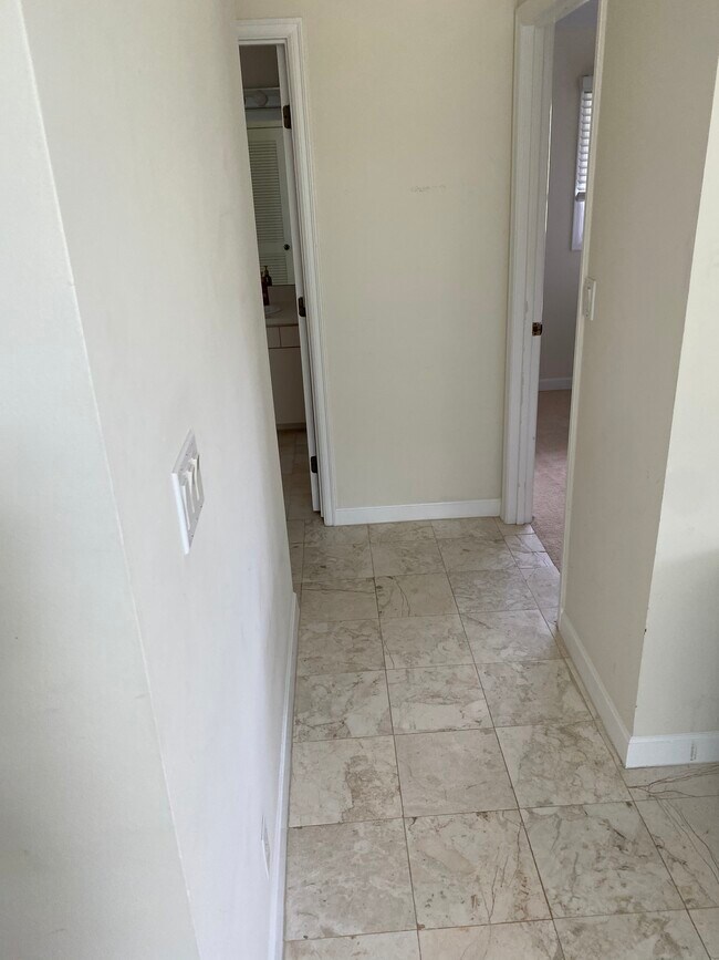 Pasillo - 3005 Hoaloha Pl