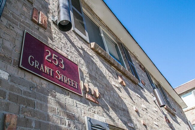 Foto del edificio - 263 N Grant St