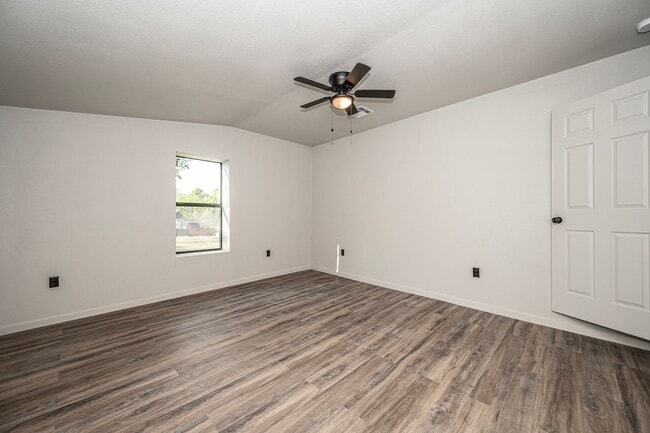 Building Photo - 731/735 8th Yellow Duplex