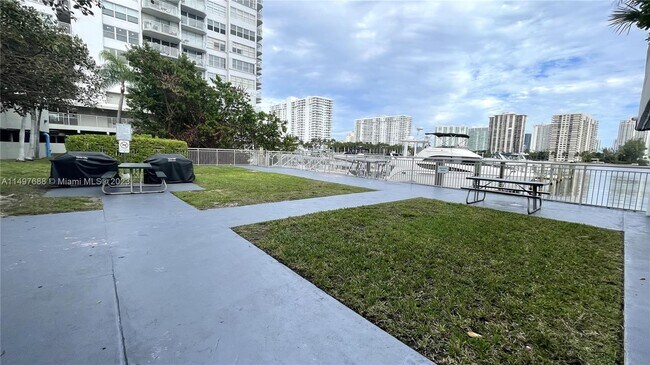 Building Photo - 18061 Biscayne Blvd