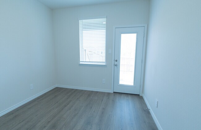 Foto del edificio - 2617 Lewisville Rd