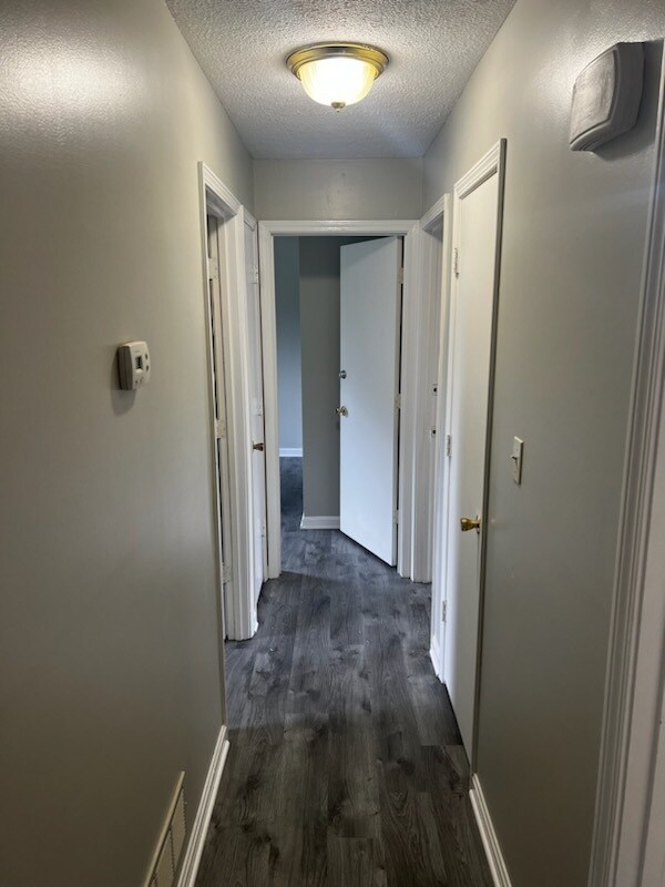 Foto del edificio - 6017 Larkgrove Dr