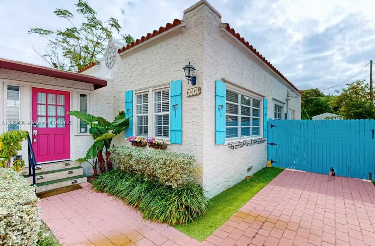 Primary Photo - 516 Hampton Rd