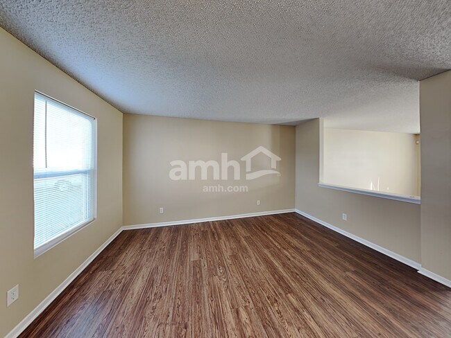 Foto del edificio - 8327 Wanda Lake Dr