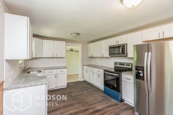 Building Photo - NOW AVAILABLE! - 1139 Foxon Rd, North Bran...