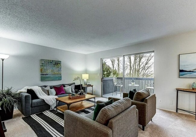 Livingroom - 1425 S Puget Dr
