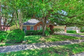 Building Photo - 1402 Club Chase Dr
