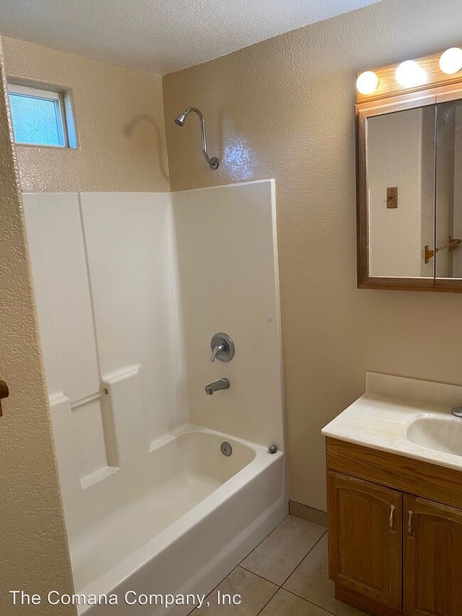 Building Photo - 2 br, 1 bath House - 3811 Brems Street