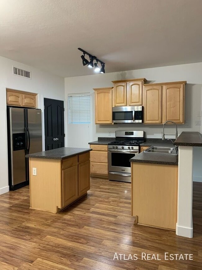 Building Photo - 4125 E Baylor Ln