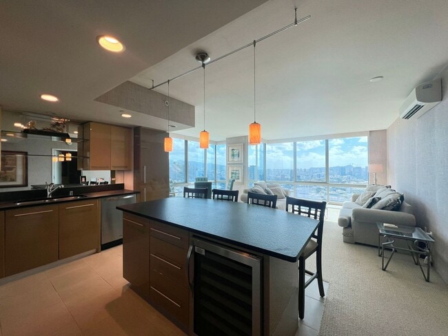 Building Photo - Luxurious Penthouse Living in Downtown Honolulu!