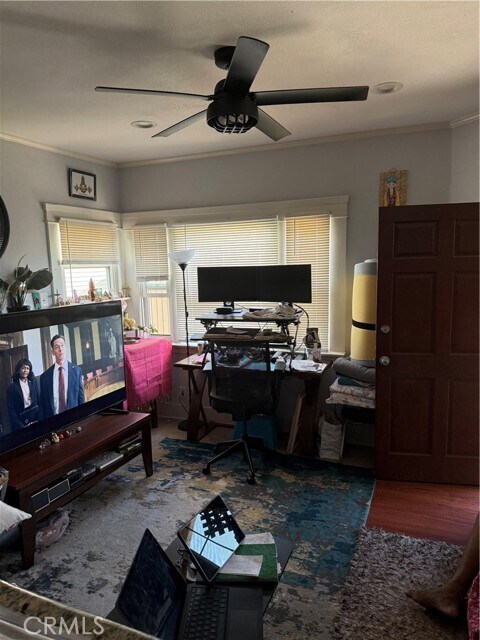 Foto del edificio - 3031 E 7th St