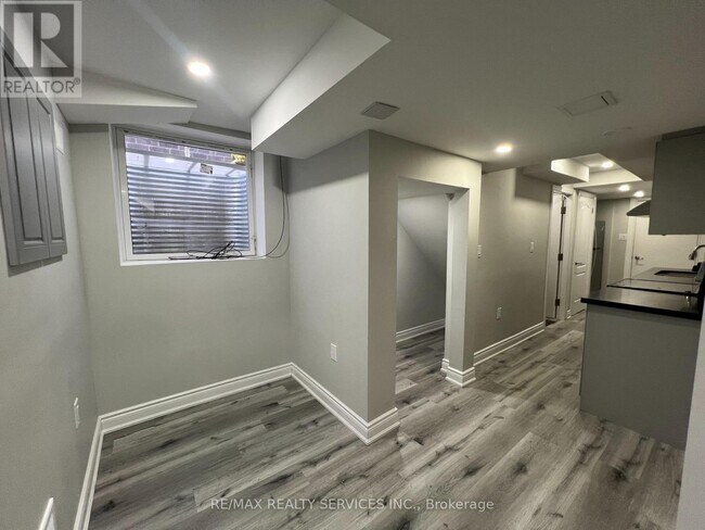 Building Photo - 97 Cobriza Cres