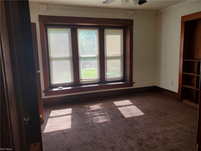 Building Photo - 699 W Exchange St