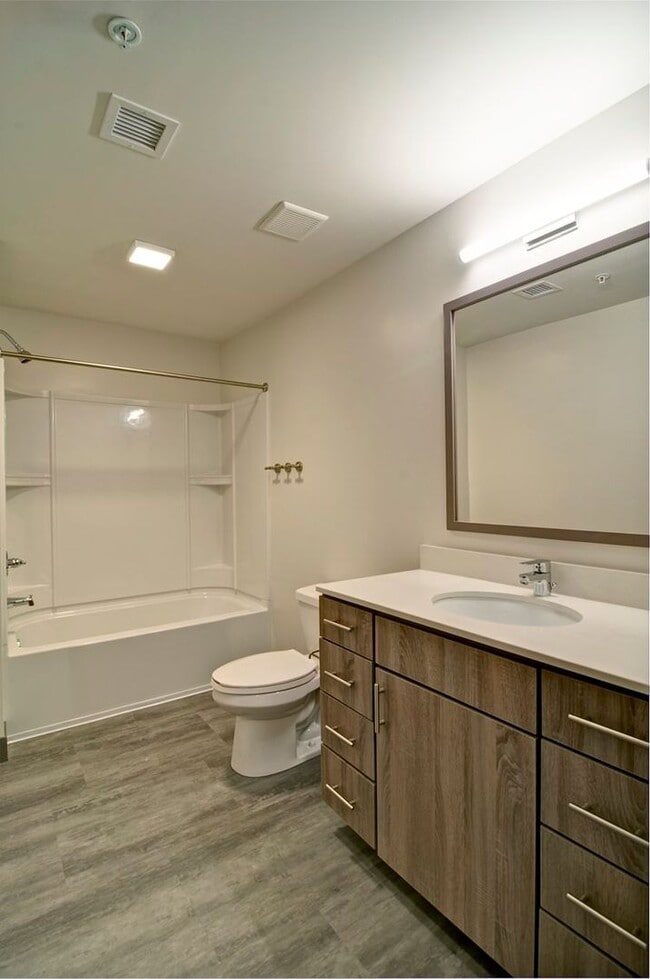 Interior Photo - 10/North