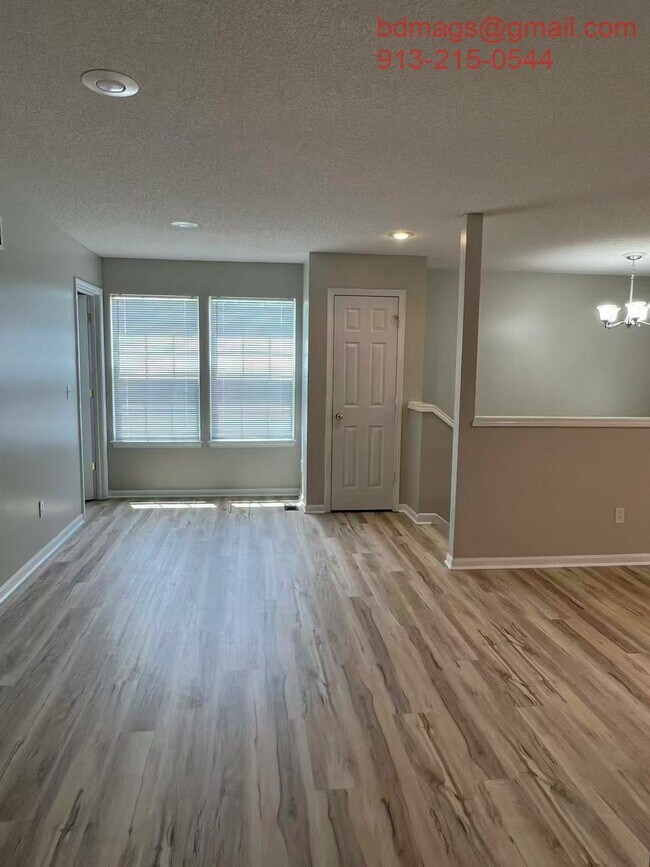 Foto del edificio - 3205 N 103rd Terrace
