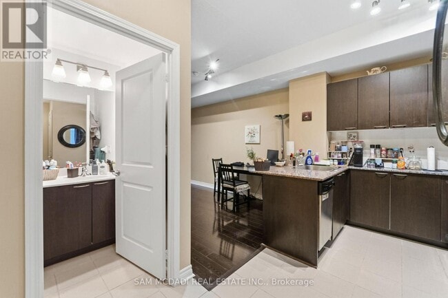 Building Photo - 385 Prince of Wales Dr