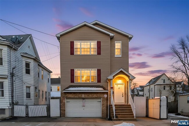 Photo - 110 Redwood Ave House