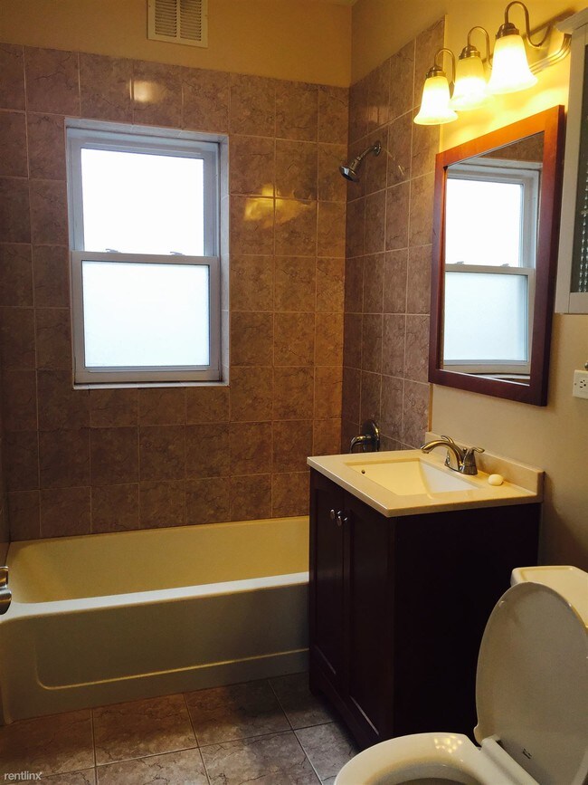 Foto del edificio - 1 br, 1 bath  - 4860 W Warner Ave Apt 1