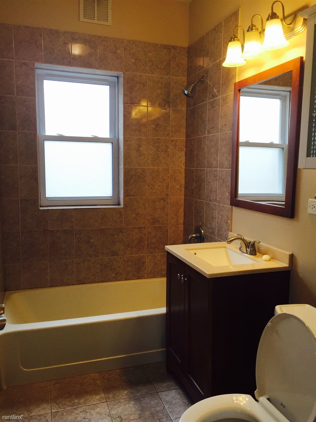 Building Photo - 1 br, 1 bath  - 4860 W Warner Ave Apt 1