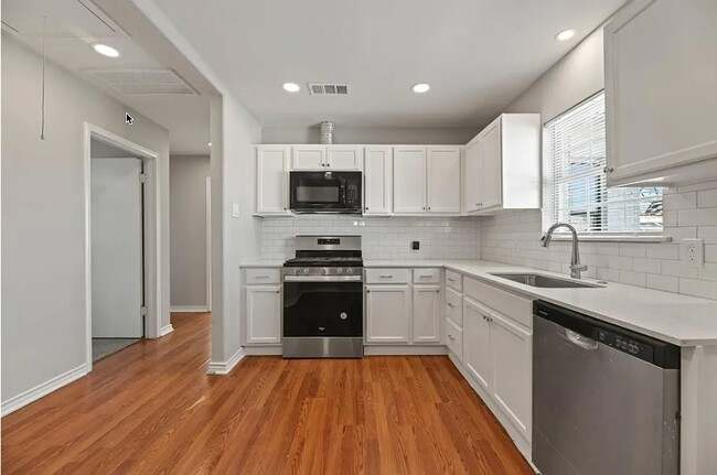 Foto del edificio - 9951 Bowman Blvd