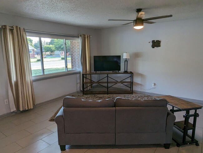 Foto del edificio - ****Large Remodeled Home***