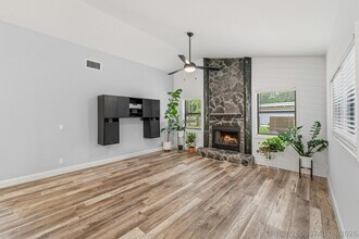 Building Photo - 15833 118th Terrace N