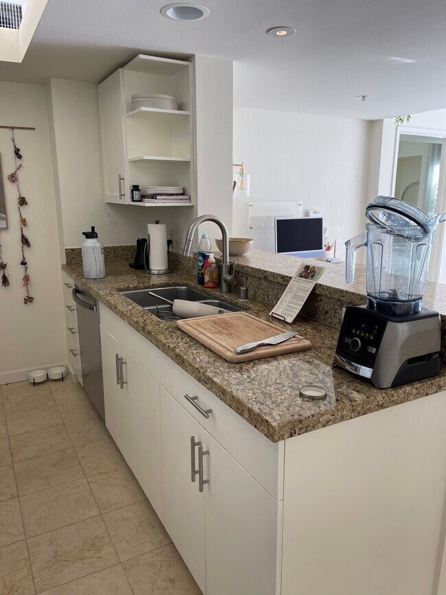 Foto del edificio - 13700 Marina Pointe Dr