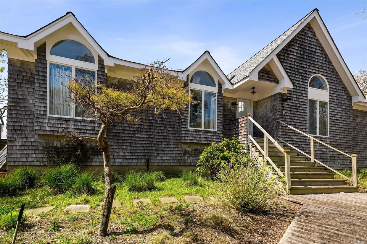 Primary Photo - 2 Beach Plum Ln