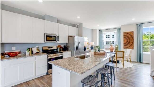 Building Photo - 8753 Whitman Dr