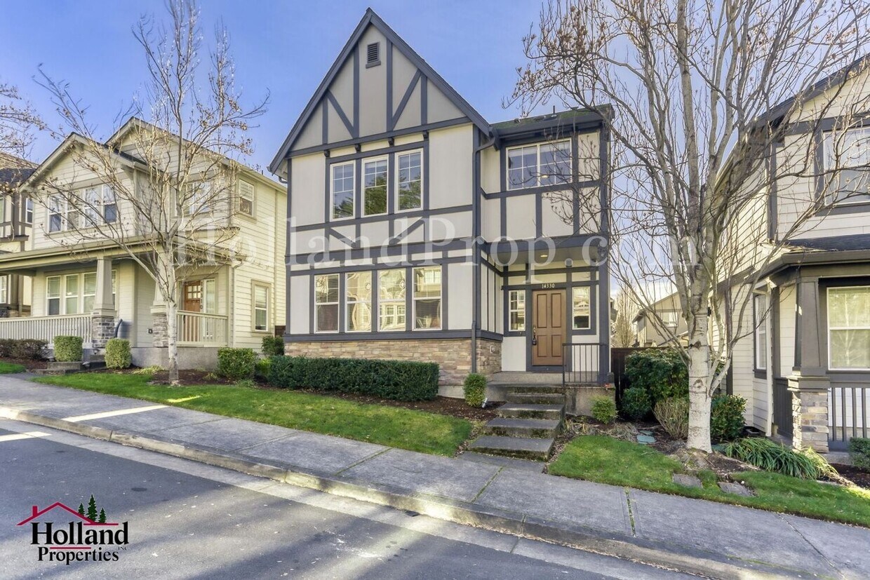 3-Bedroom Beaverton Home with Granite Kitchen Island and Fireplace - 3-Bedroom Beaverton Home with Granite Kitchen Island and Fireplace