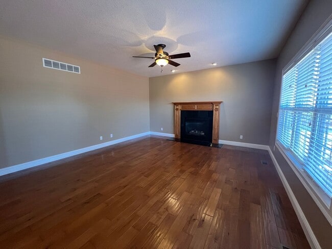 Foto del edificio - Luxurious 4-Bedroom Home in Fox Creek Subdivision!