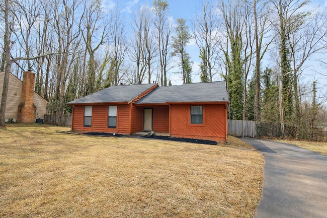 2 Bedroom Ranch Home W/ Fenced In back yard - 2 Bedroom Ranch Home W/ Fenced In back yard